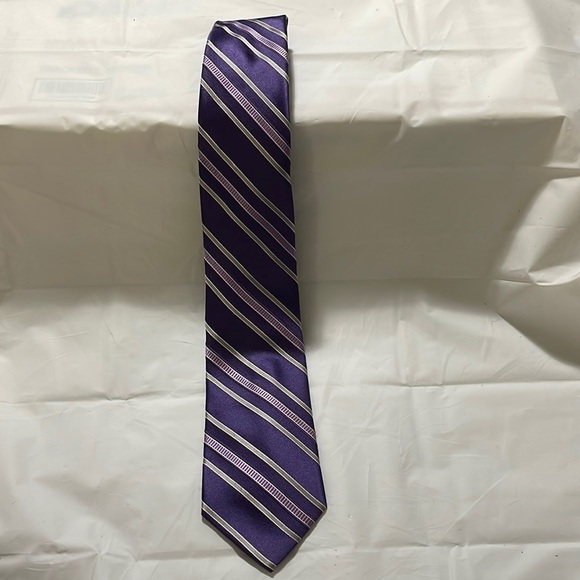 Micheal Kors men’s tie- purple in 2 shades and silver 100% silk like new - Picture 1 of 7